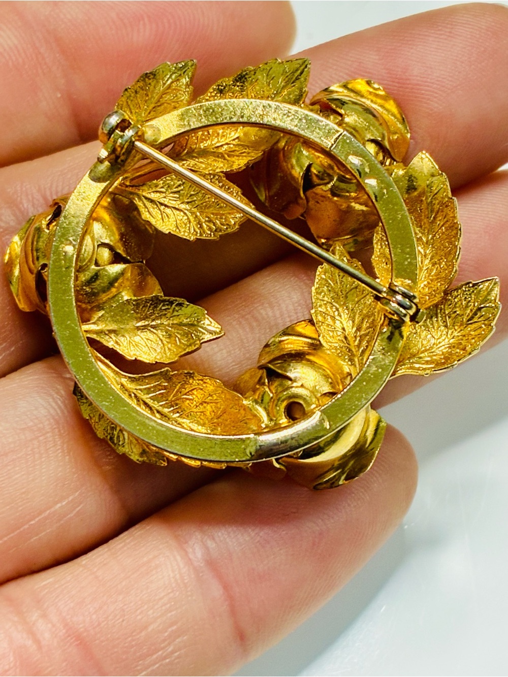 VTG Gold Floral Wreath Brooch - Understated Wealth Classic Women Jewelry EUC - Picture 8 of 11